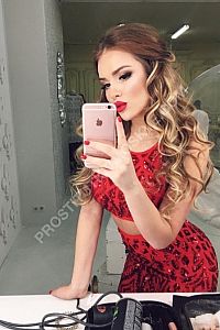 Милана, метро Славянский бульвар