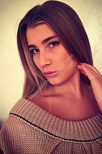 Алина, метро Крымская