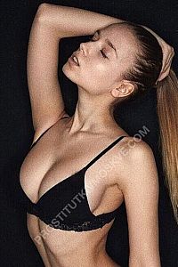 Надежда, метро Площадь Революции Надежда, метро Площадь Революции