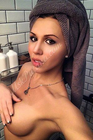 Гуля, метро Каховская