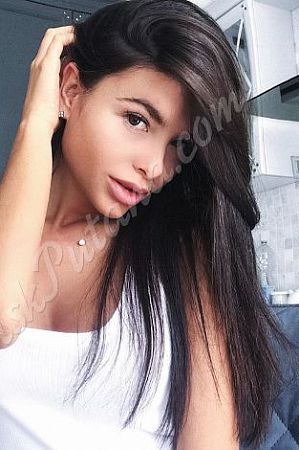 Аня, метро Озёрная