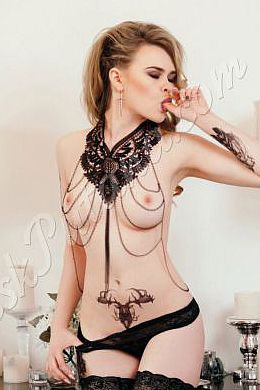 Юлия, метро Добрынинская